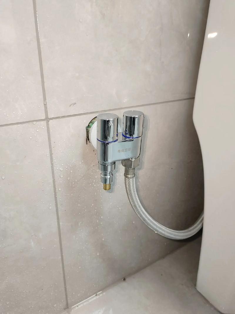 太阳能热水器水管阀门选购与维护指南 角阀、软管、水龙头，一个都不能马虎